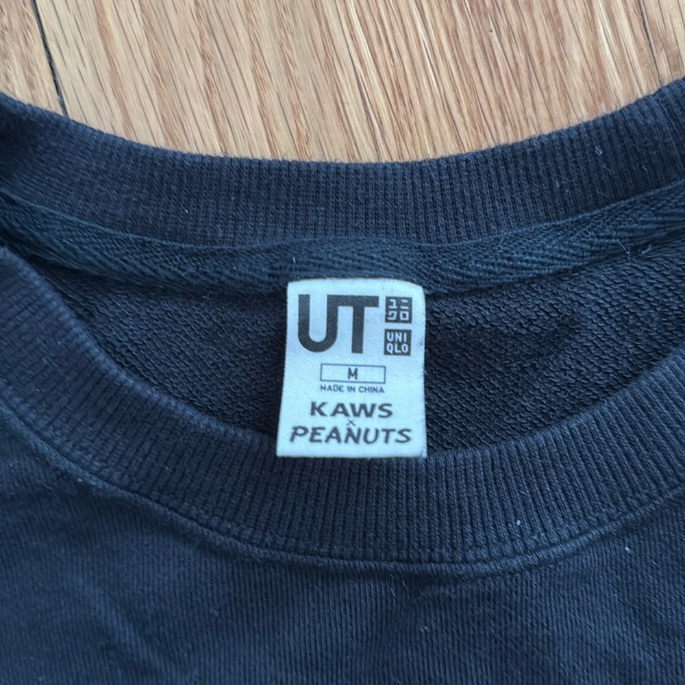 Men's Uniqlo Kaws shirt - Picture 2 of 2